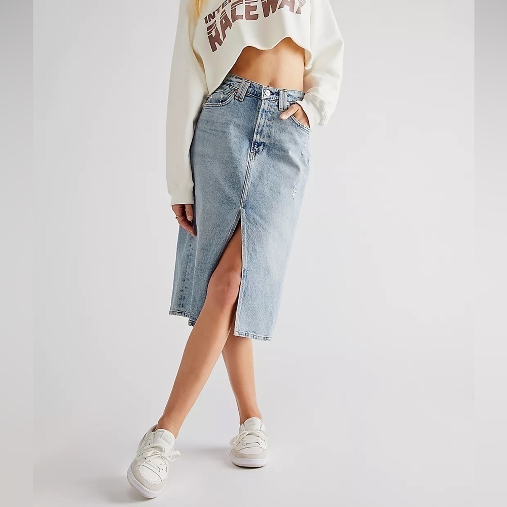 Citizens of Humanity Bea Midi Skirt in Light Wash Denim Perella